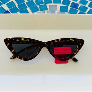 NWT Betsey Johnson Tortoise Cat Eye Sunglasses